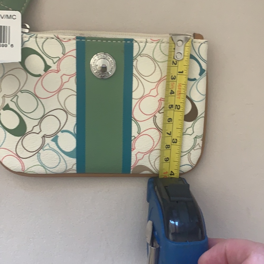 NWT Coach Wristlet - Picture 4 of 6